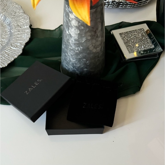 ZALES Black Square Storage Gift Box with Black Pouch - Picture 3 of 3